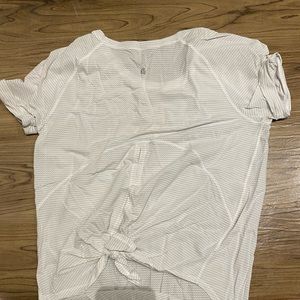 Short sleeve textured lulu lemon top!
